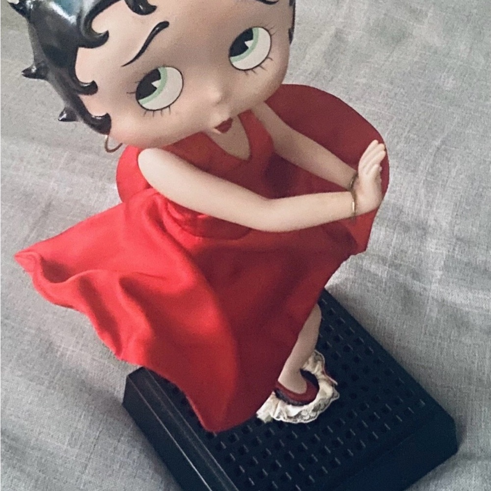 Betty Boop Figurine 16.5” on Black Base © MBI KFS/FS Syd Hap Vintage Collectible
